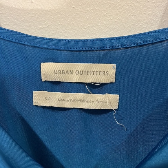 Urban Outfitters Women's Blue silky Crop-top size small - Picture 4 of 4